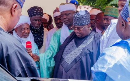 The Governor of Kebbi State, Nasir Idris, on Wednesday, presented a Toyota Land Cruiser to each of the four First Class Emirs in the state.