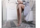 Many people who take their phones into the bathroom, often turn what should be a brief visit into a prolonged session of operating their phones and health professionals are now warning that spending excessive time on the toilet can have significant health consequences.