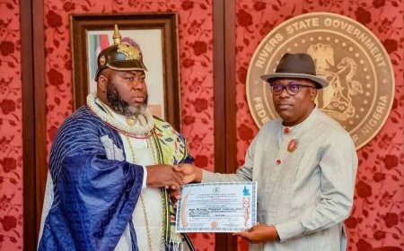 Gov. Fubara presents certificate of recognition to Asari Dokubo as traditional ruler