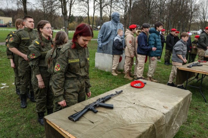 Children aged 11 are now taking part in military training at school in Russia